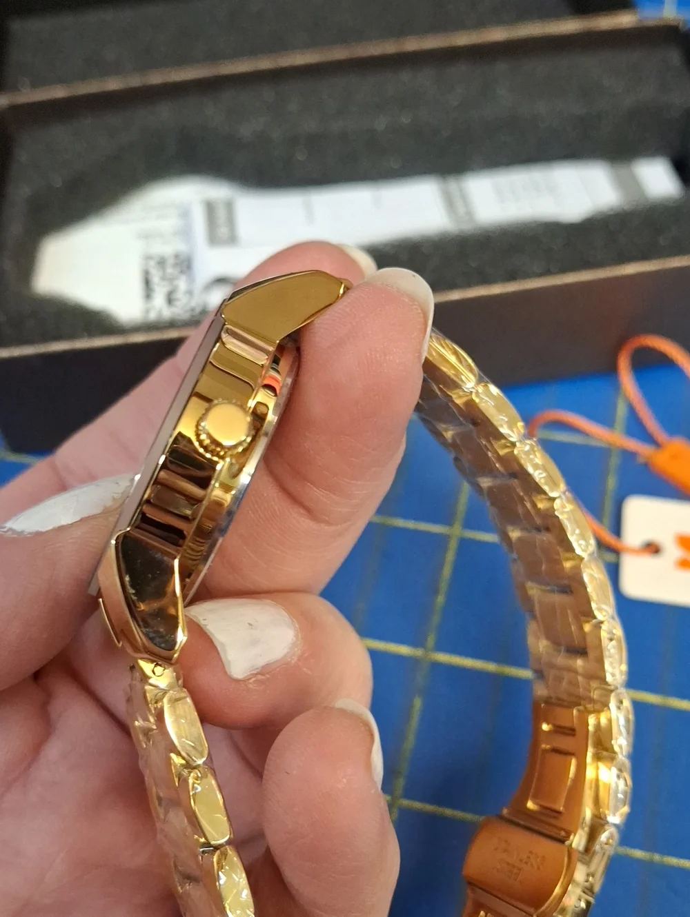 SKMEI Gold Face Gold-Tone 8